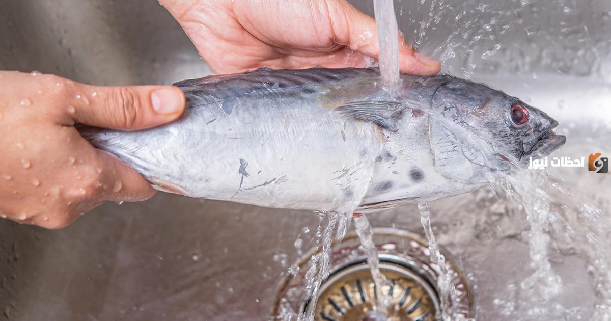 غسل السمك من الزفارة