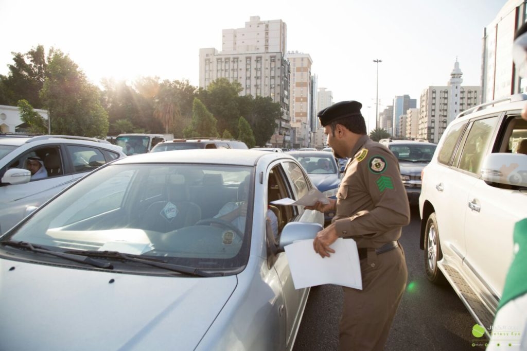 دخول المتنزهات بواسطة المركبة مخالفة