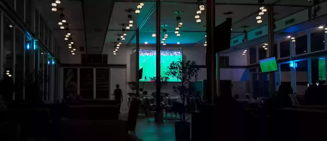 أفضل الكافيهات لعرض مباريات السعودية
