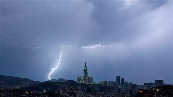 إنذار أحمر لأهالي هذه المناطق في السعودية ومكة المكرمة الأكثر ضررًا!