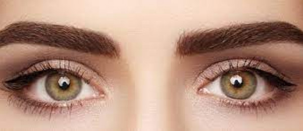 طريقة رسم حواجب عريضة