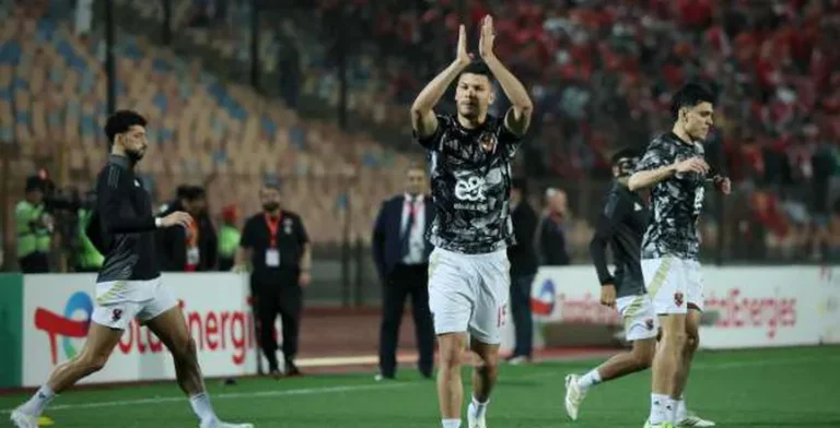 فحص طبي لمدافع الأهلي قبل مواجهة حرس الحدود