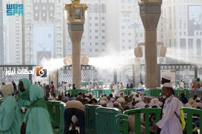 436 مروحة رذاذ لتعزيز راحة الأجواء في ساحات المسجد النبوي