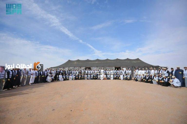 متطوعون لزيادة الغطاء النباتي في محمية الإمام عبدالعزيز بن محمد الملكية. (واس) (1)