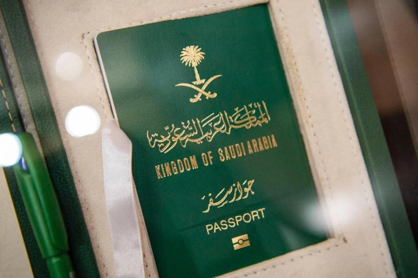 ما هي الفئات المعلن عن إيقاف تأشيرات الزيارة العائلية لها من الأجانب؟ الجوازات توضح