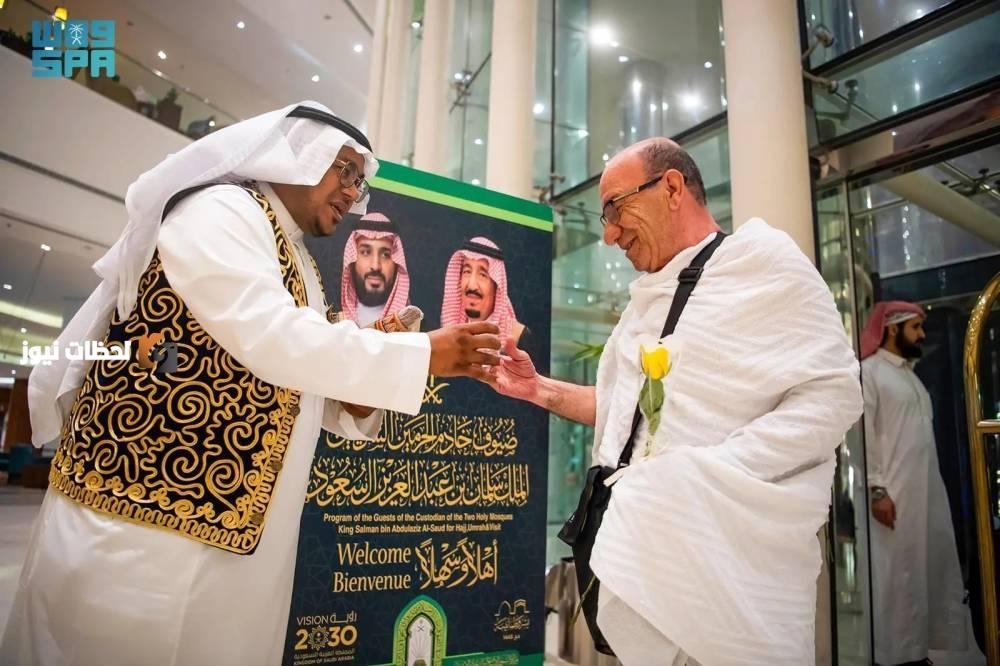 استقبال ضيوف برنامج الحج والعمرة من «الشؤون الإسلامية»