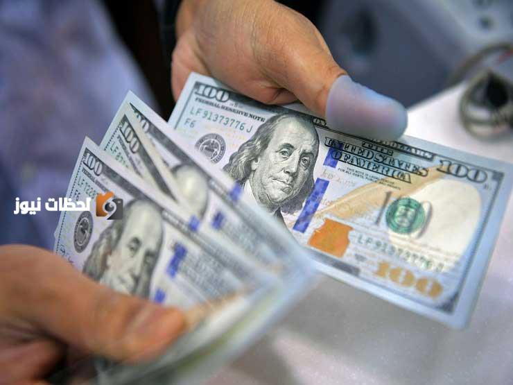 تراجع الدولار بسبب تقلبات الرسوم الجمركية في السوق الأمريكية