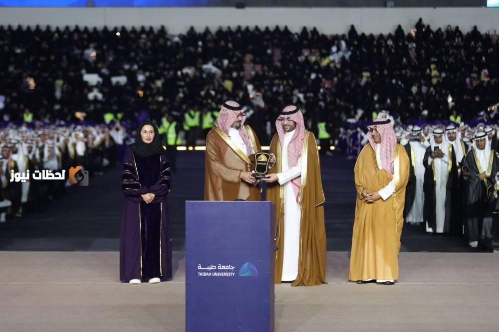 تكريم البنك العربي الوطني من أمير المدينة المنورة