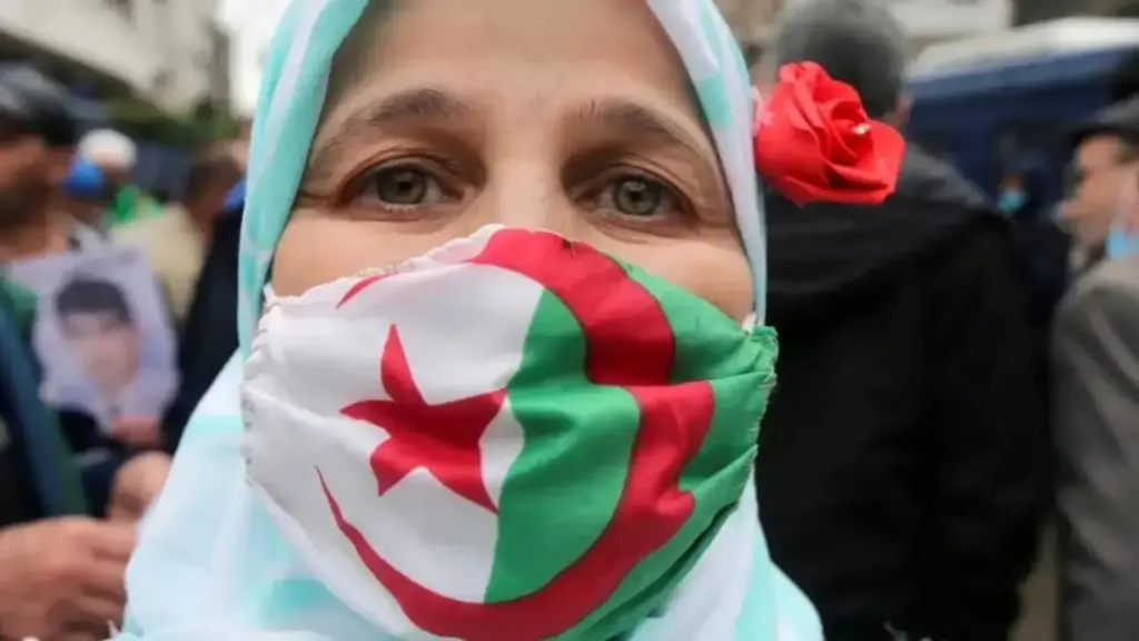 منحة المرأة الماكثة في البيت