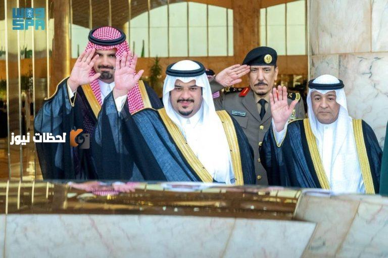 وصول ملك البحرين إلى الرياض وسط ترحيب نائب أمير المنطقة