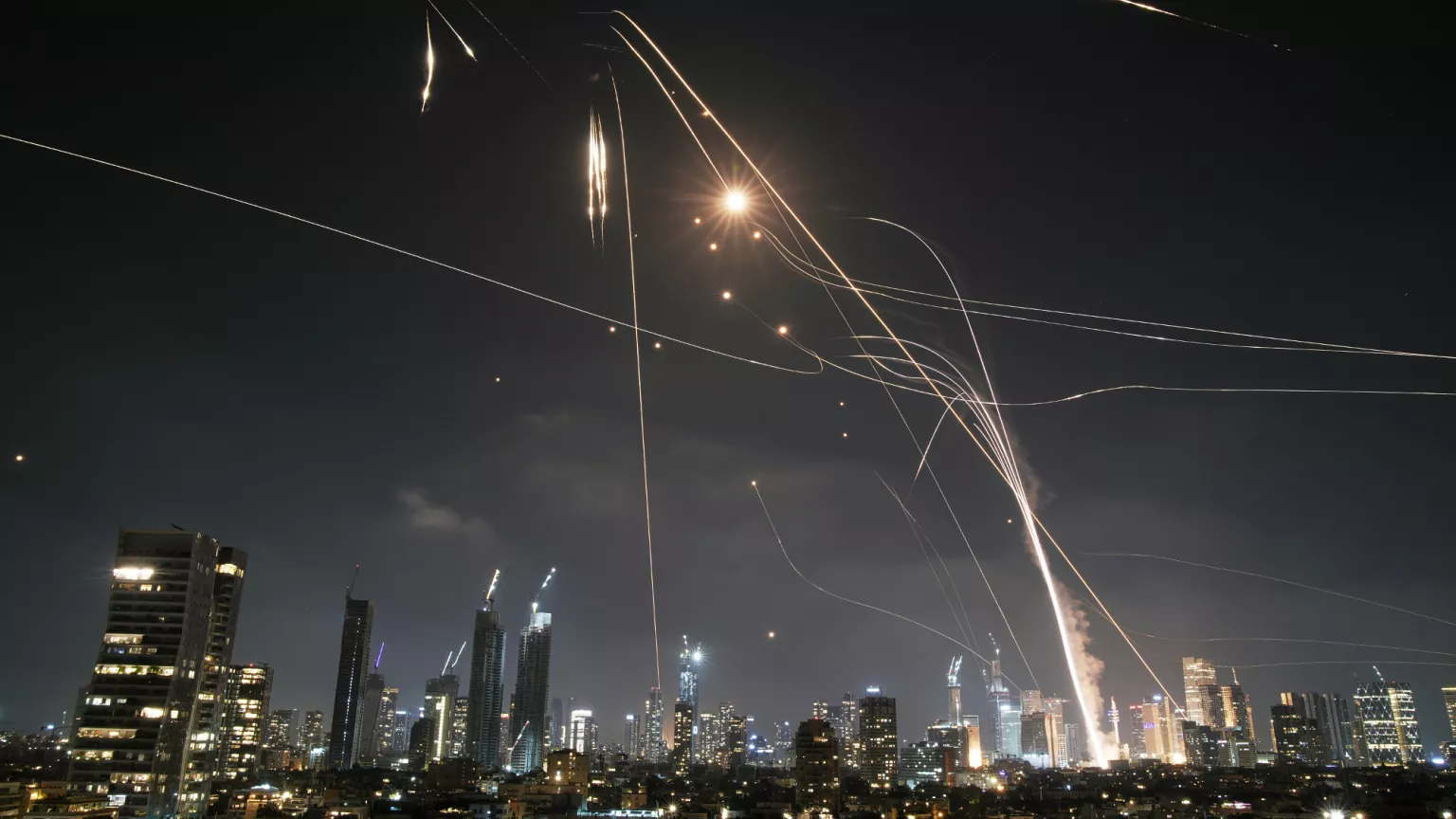 أسهم شركات الذكاء الاصطناعي تشهد ارتفاعا كبيرا مع تصاعد النزاعات في الشرق الأوسط