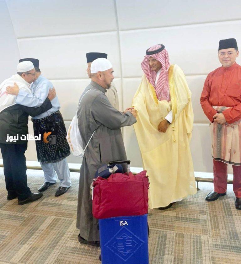 استقبال الحجاج العائدين من قبل سفير المملكة لدى بروناي