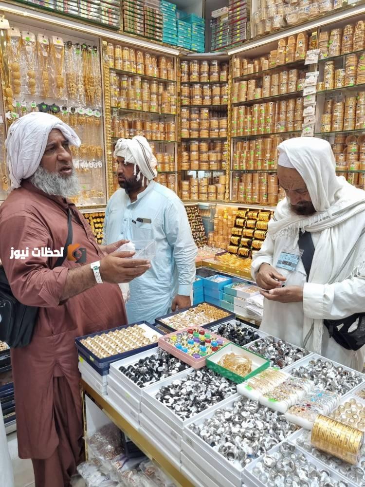 الهدايا في أحد المحلات.
