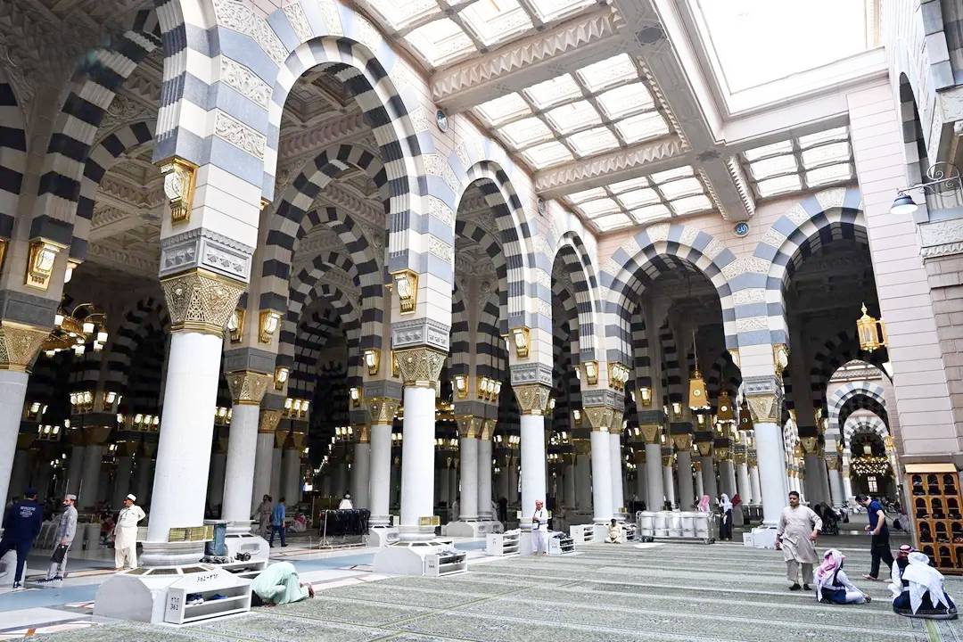 الإضاءة في المسجد النبوي.