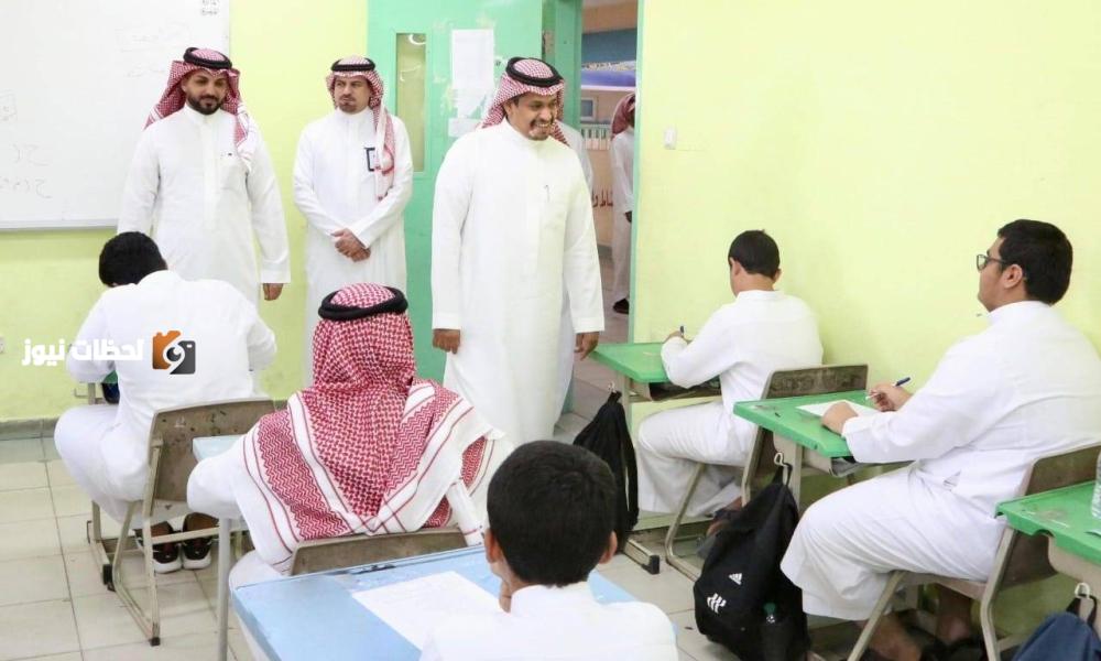 خرمي يهنئ منسوبي المدارس والطلاب ويشاركهم في يومهم الدراسي