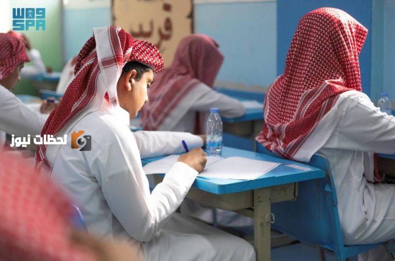 مشرفون يتابعون سير الدراسة خلال فترة الامتحانات