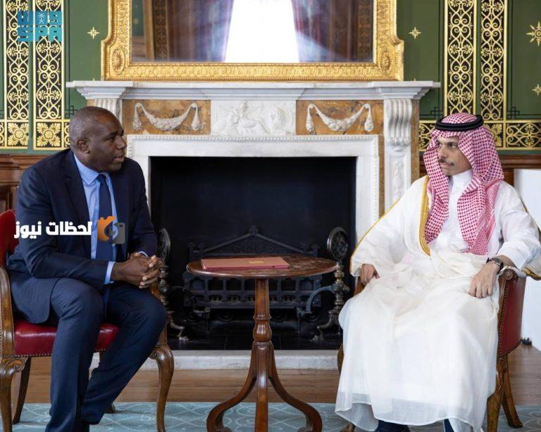 وزير الخارجية ونظيره البريطاني يبحثان أحدث التطورات في المنطقة