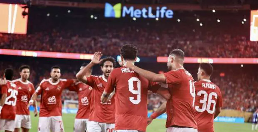 لاعب الأهلي يشارك في تدريبات النجم الساحلي (صور)