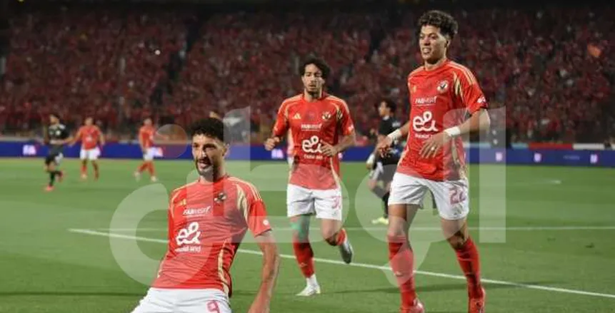 غليان في الأهلي بسبب عروض الاحتراف.. وتهديد برحيل مسؤولين