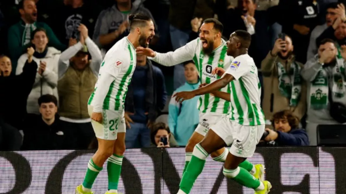 أتلتيكو مدريد يعلن تعاقده مع الأمريكي جوني كاردوسو لتعزيز وسط الملعب
