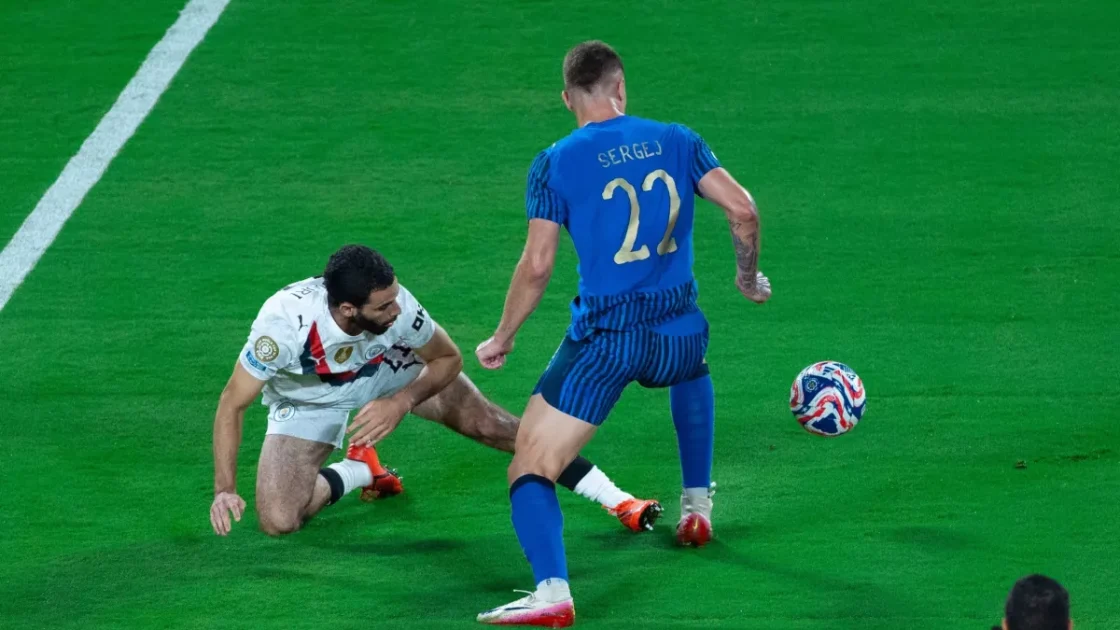 الهلال الأسطوري يطيح بمانشستر سيتي من المونديال
زعيم الكرة السعودية يق eliminate مانشستر سيتي في المونديال
هزيمة مدوية: الهلال يبهر بعبوره مانشستر سيتي
كرة القدم السعودية تتألق: الهلال يستبعد مانشستر سيتي
الهلال يحقق انتصاره الكبير على مانشستر سيتي في المونديال