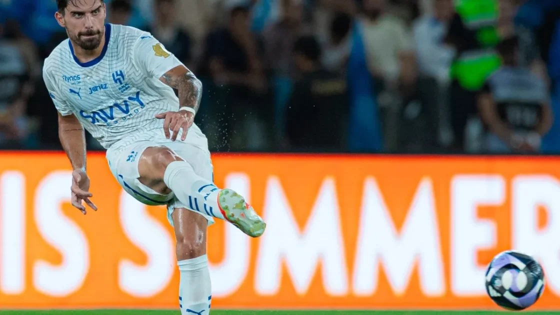الهلال يتفاعل مع وفاة نيفيز بأجواء سلبية واجتماع خاص
