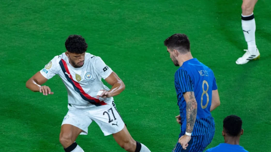 الهلال يحقق فوزًا ساحقًا على مانشستر سيتي بثلاثية مذهلة
