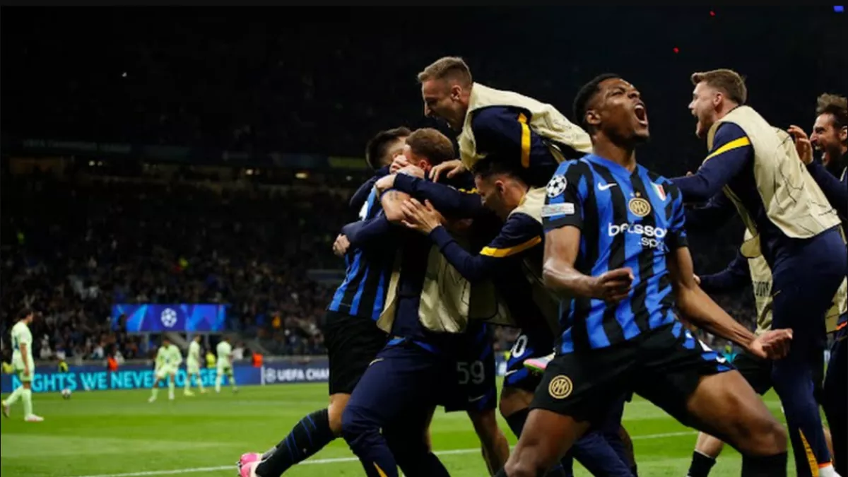برشلونة يتجه نحو ضم دينزل دومفريس وسط عرض مغرٍ من مينديز