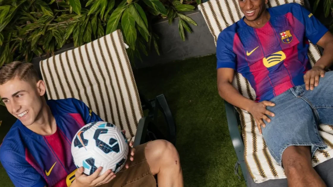 برشلونة يطلق قميصه الجديد لموسم 2025-2026