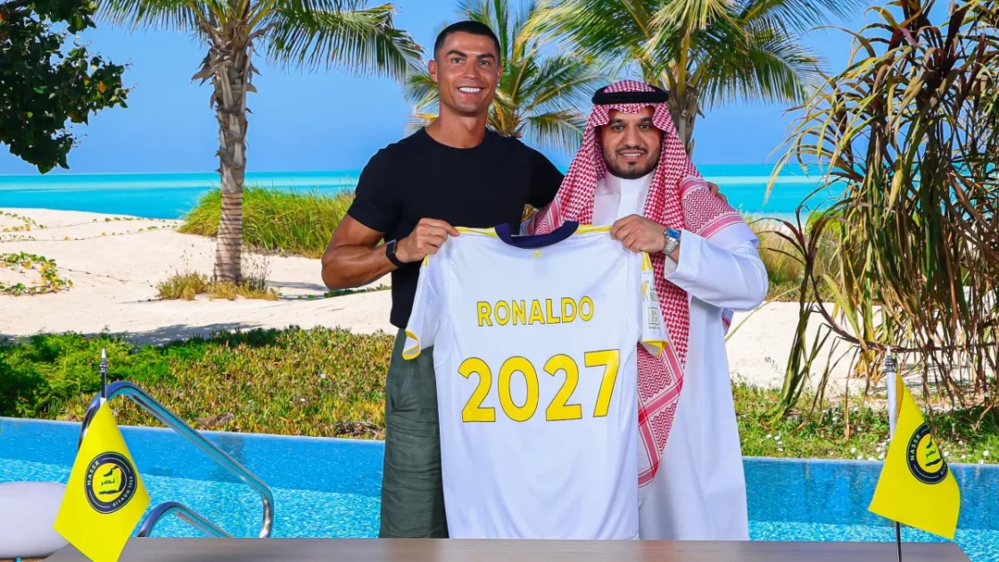 تحذير ناري لرونالدو من لاعب تشيلسي السابق بعد تجديد تعاقده مع النصر