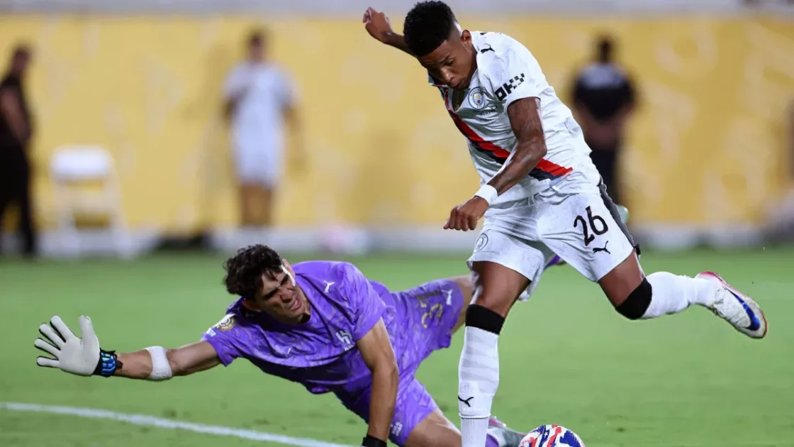 جوارديولا يستغني عن 4 لاعبين من مانشستر سيتي بعد خسارة الهلال في كأس العالم للأندية
مانشستر سيتي يفقد 4 لاعبين بقرار من جوارديولا عقب هزيمة الهلال
قرار مفاجئ: جوارديولا يبعد 4 لاعبين من مانشستر سيتي بعد الهزيمة أمام الهلال
بعد هزيمة الهلال: جوارديولا يُقصي 4 لاعبين من مانشستر سيتي