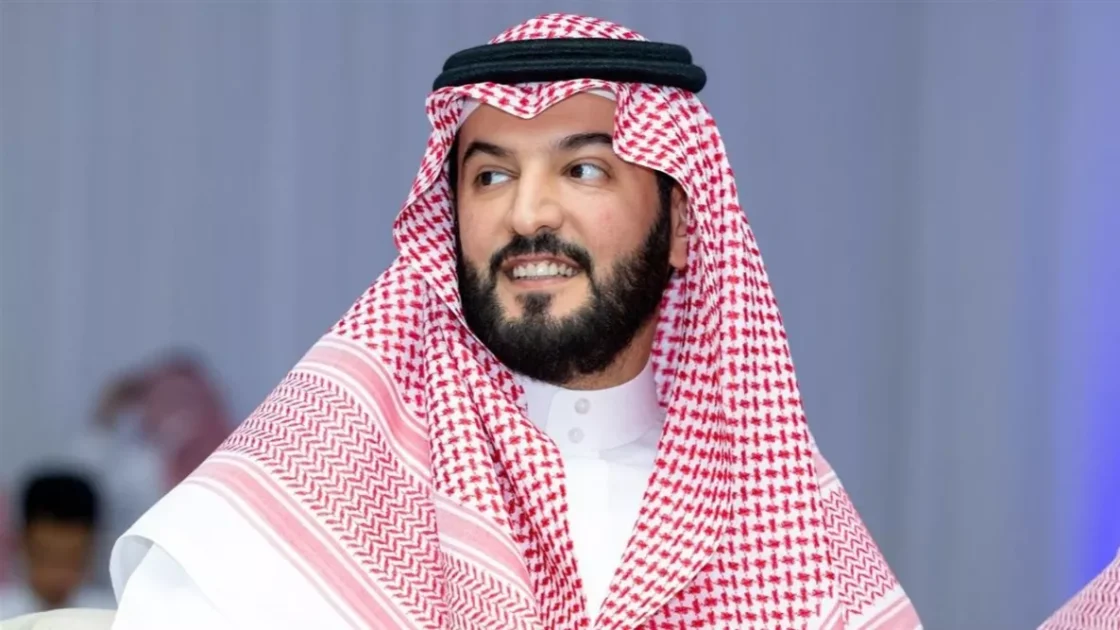 رئيس الهلال يبكي بعد الهدف الرابع.. لحظة مؤثرة في المباراة