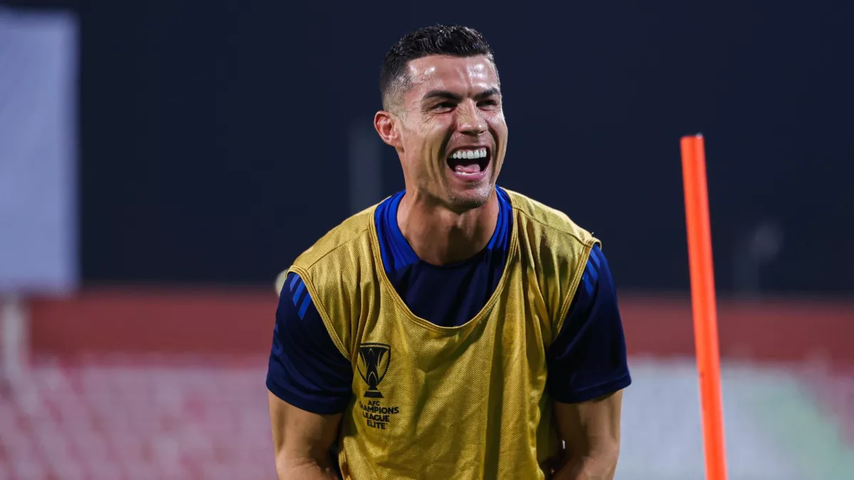 عاشق رونالدو يرفض عرض النصر الضخم وسط أزمة في الأول بارك