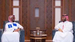 لقاء سمو ولي العهد يشهد حضور شعار الهلال في صورة تاريخية