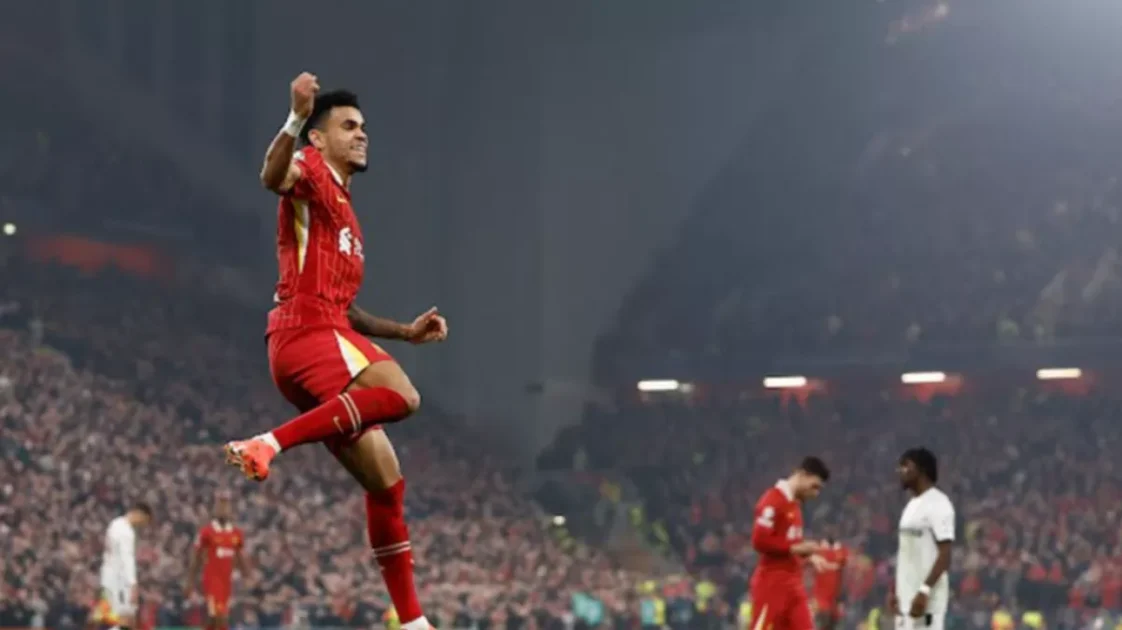 ليفربول يتمسك بلاعبه لويس دياز ويرفض عرض بايرن ميونخ