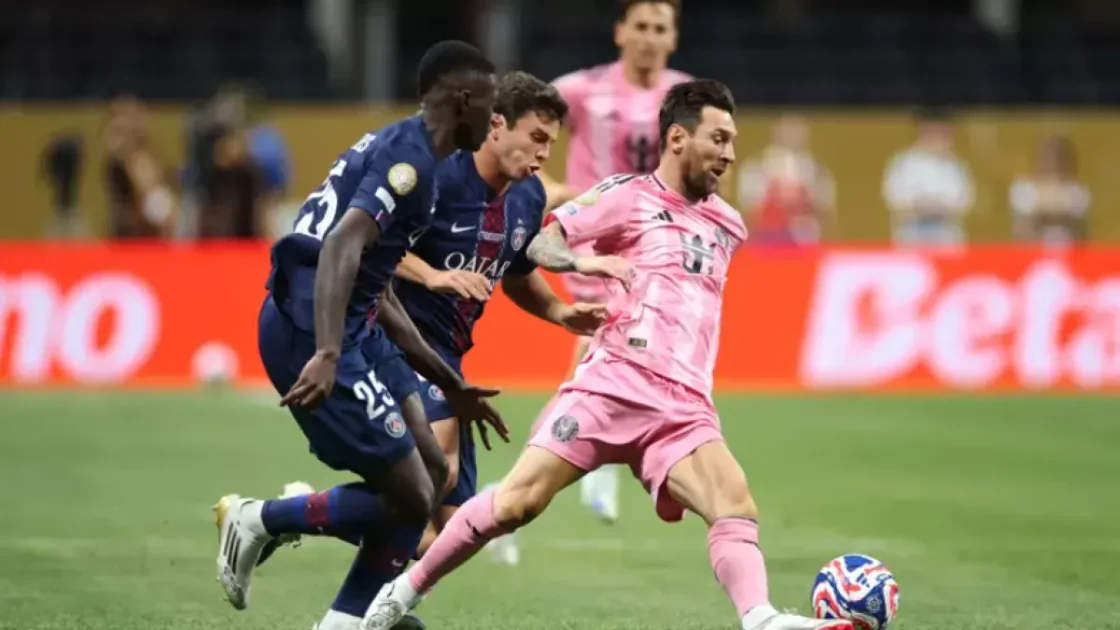 ميسي يعود إلى برشلونة في ديسمبر المقبل