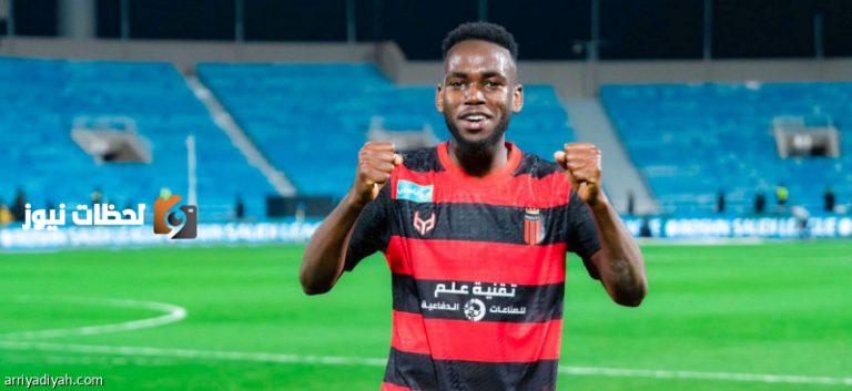 نادي الشباب يقترب من التعاقد مع لاعب محور فرنسي