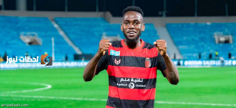 نادي الشباب يقترب من التعاقد مع لاعب محور فرنسي