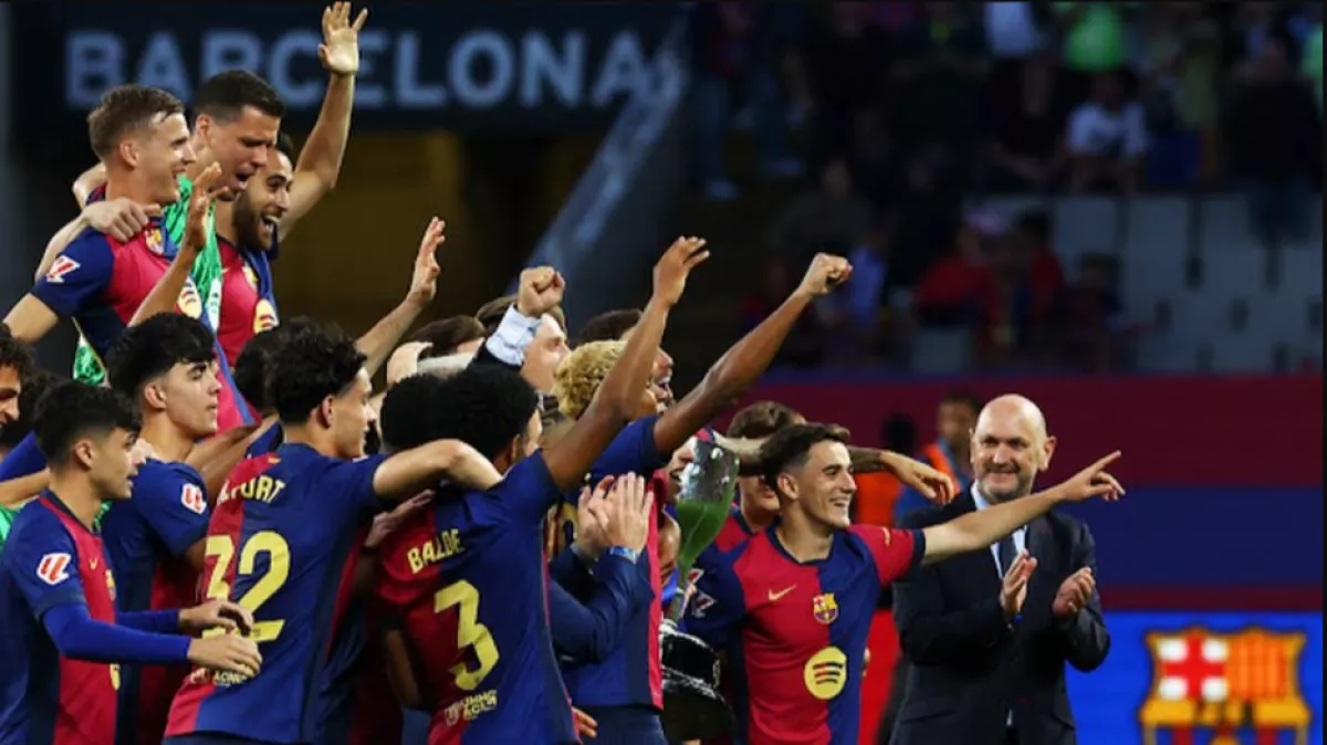 نجم الدوري الإيطالي تحت أنظار برشلونة: فليك مصمم وديكو يخطط للعروض
