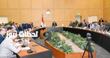 وزير الإسكان يعقد اجتماعًا دوريًا لمتابعة المشروعات السكنية في عدة مدن ومحافظات