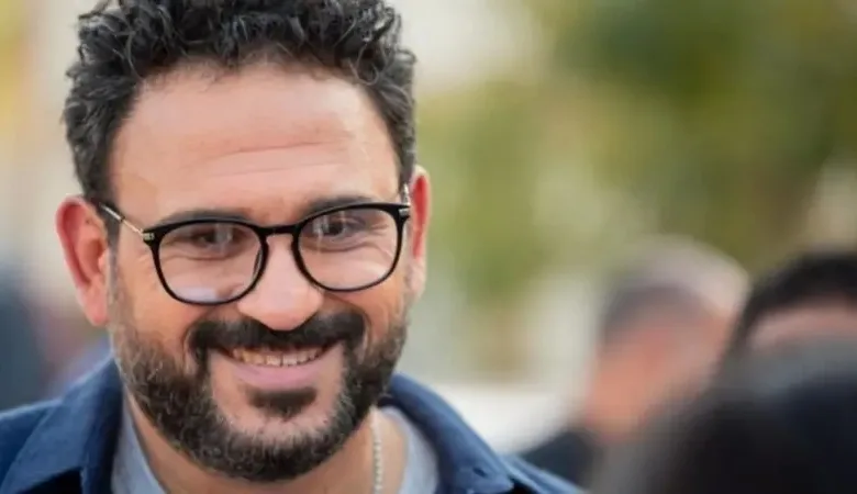 أكرم حسني يكشف تفاصيل مثيرة لأغنية