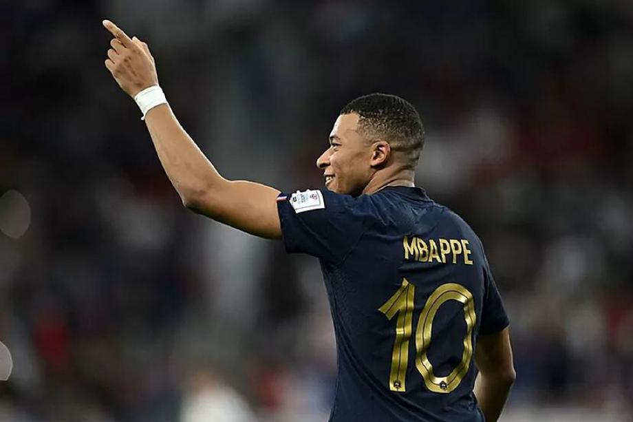 اتقبل الانتقادات وحزين لرحيل مبابي إلى مدريد