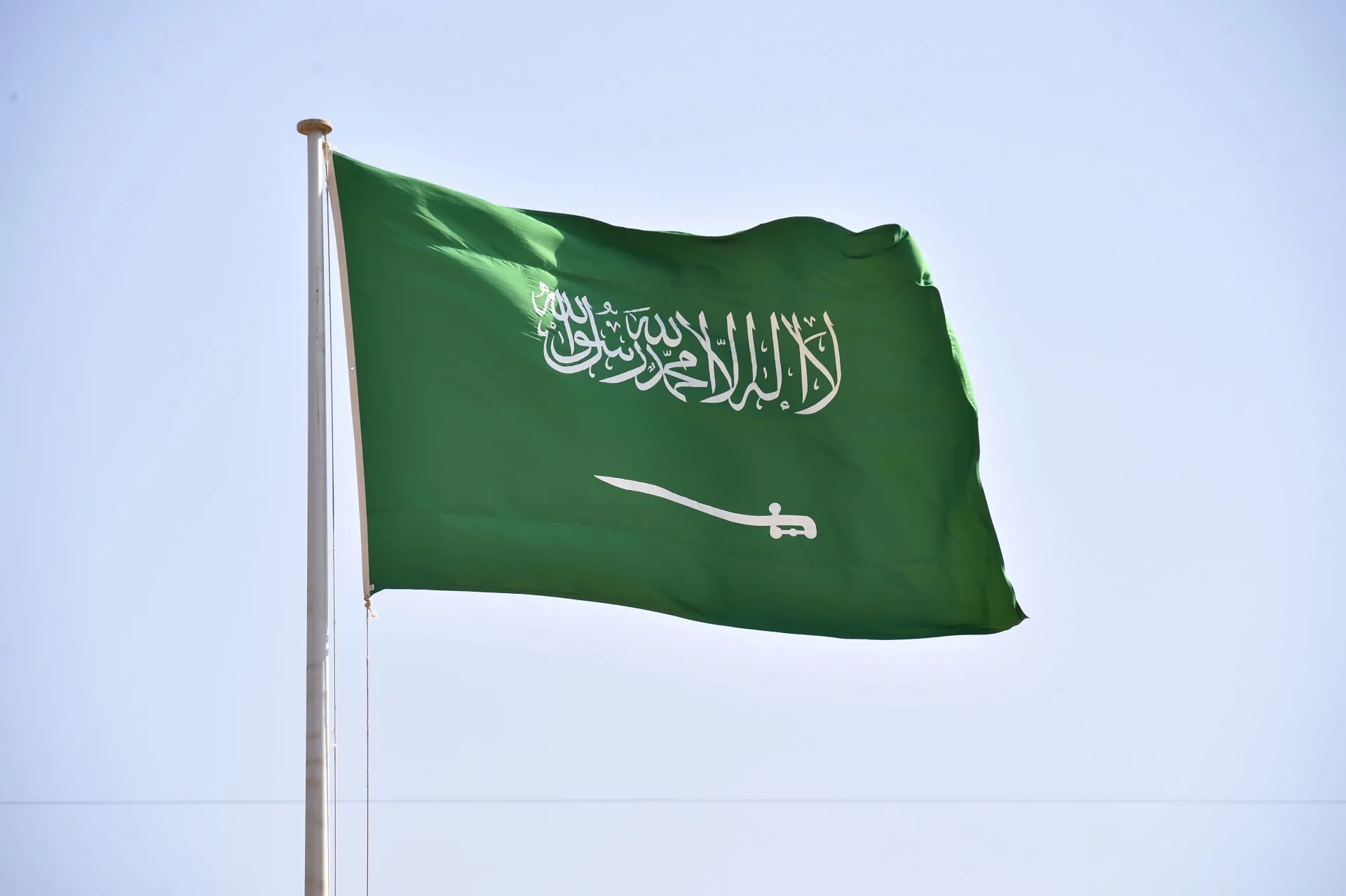 الداخلية توضح محظورات استخدام العلم السعودي قبل اليوم الوطني