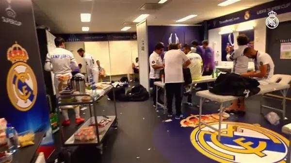 غرفة ملابس ريال مدريد تعاني من التسريبات وهذا النجم مثلي الأعلى!!