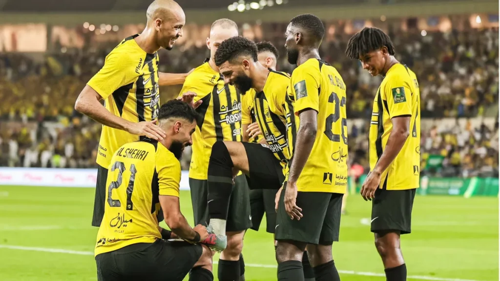 "الشنيف" يحذر إدارة الاتحاد السعودي.. ستدمر موسم النادي!!