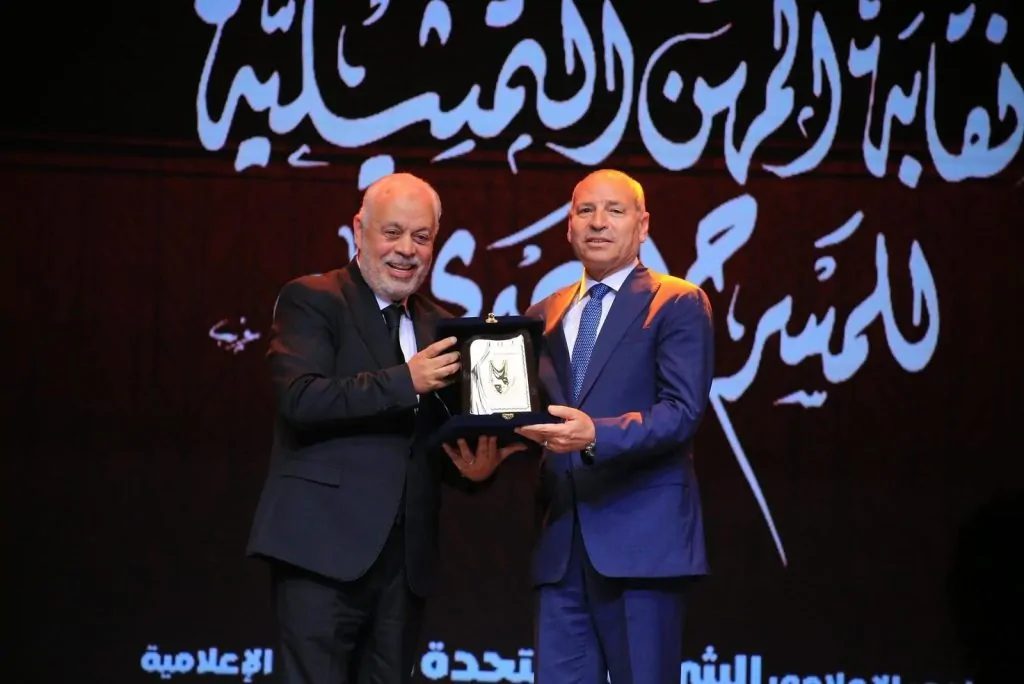 ظهور خاص لأشرف ذكي نقيب المهن التمثيلية في مهرجان المسرح