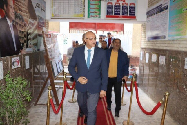 محافظ القليوبية يباشر متابعة سير الانتخابات في مركز ومدينة بنها بجدية واهتمام