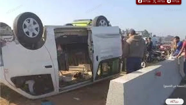 أُصيب 5 أشخاص جراء حادث انقلاب ميكروباص