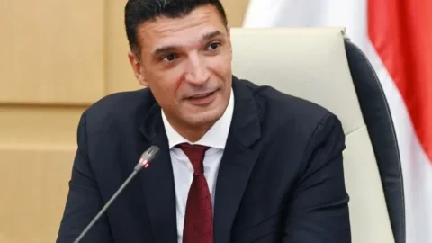 وزير الصناعة